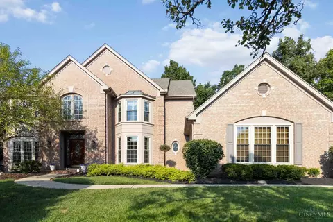 5087 Village Dr, Newtown, OH 45244