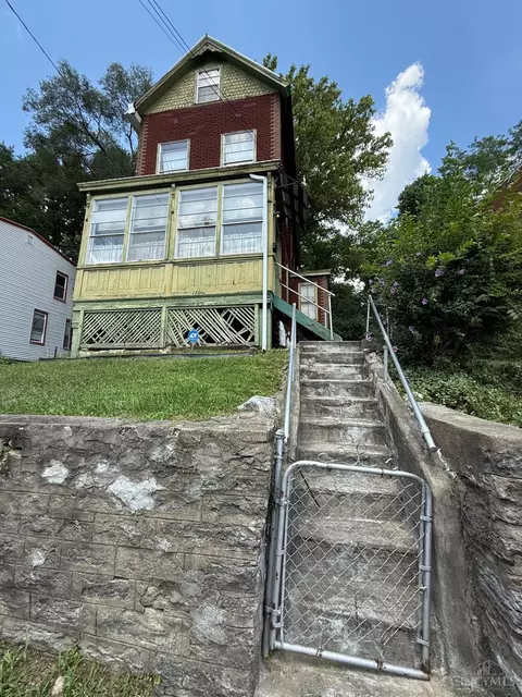 1704 Pulte St, Cincinnati, OH 45225