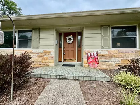 2651 Beechmar Dr, Cincinnati, OH 45230 photo 3