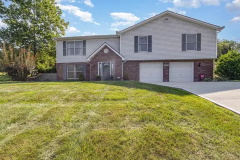 18632 Whispering Woods Dr, Lawrenceburg, IN 47025