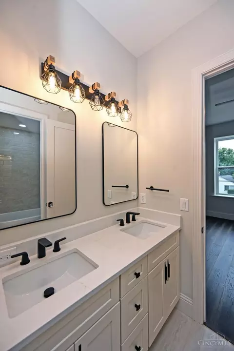 1810 Hewitt Ave, Cincinnati, OH 45207 photo 32