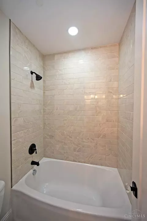 1810 Hewitt Ave, Cincinnati, OH 45207 photo 33