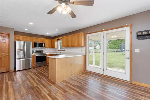 Kitchen - 205 Douglas Cir, Georgetown, OH 45121 photo 3 of 3