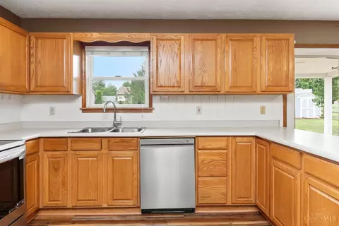 Kitchen - 205 Douglas Cir, Georgetown, OH 45121 photo 2 of 3