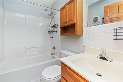 Bath - 205 Douglas Cir, Georgetown, OH 45121 photo 2 of 2