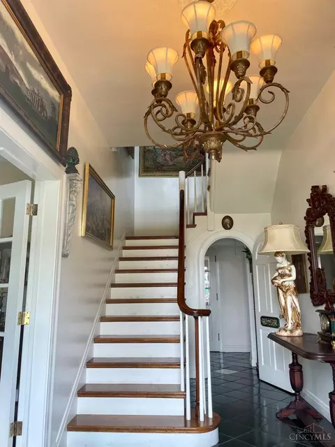 Entry Way - 9453 Coogan Dr, Cincinnati, OH 45231 photo 1 of 3