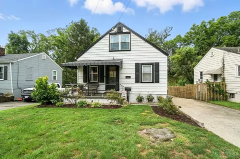 221 Mcguire Ln, Reading, OH 45215