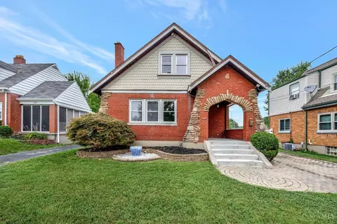 5516 Raceview Ave, Cincinnati, OH 45248