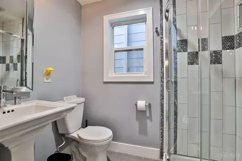Bath - 1569 Pullan Ave, Cincinnati, OH 45223 photo 4 of 5