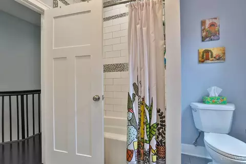Bath - 1569 Pullan Ave, Cincinnati, OH 45223 photo 2 of 5