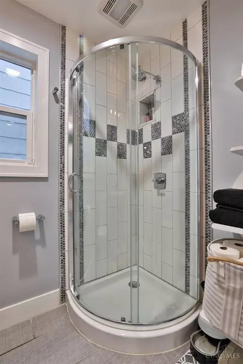Bath - 1569 Pullan Ave, Cincinnati, OH 45223 photo 5 of 5