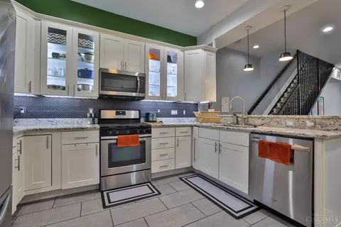 Kitchen - 1569 Pullan Ave, Cincinnati, OH 45223 photo 2 of 4