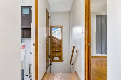 Entry Way - 2 Brompton Ln, Greenhills, OH 45218 photo 2 of 2