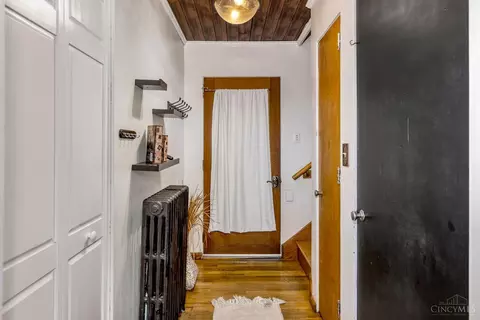 Entry Way - 2 Brompton Ln, Greenhills, OH 45218 photo 1 of 2