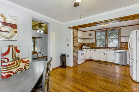 Kitchen - 2 Brompton Ln, Greenhills, OH 45218 photo 4 of 4