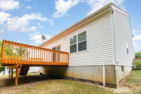 Exterior - 878 Anson Dr, Cincinnati, OH 45245 photo 6 of 7