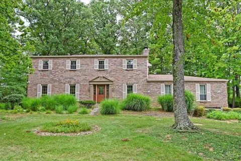 9616 Holly Leaf Cir, West Chester, OH 45241