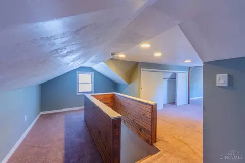 Entry Way - 1869 Ashbrook Dr, Cincinnati, OH 45238 photo 2 of 2