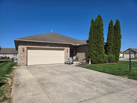 585 Silverado Dr, Wilmington, OH 45177