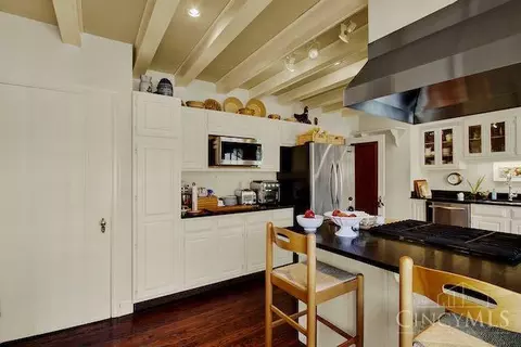 Kitchen - 3833 Eileen Dr, Cincinnati, OH 45209 photo 3 of 8