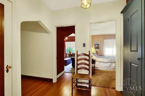 Entry Way - 3833 Eileen Dr, Cincinnati, OH 45209 photo 3 of 6