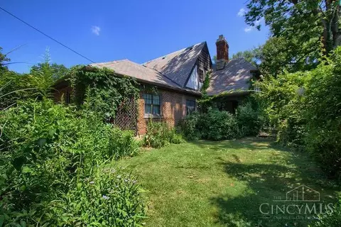 Exterior - 3833 Eileen Dr, Cincinnati, OH 45209 photo 12 of 21