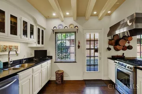 Kitchen - 3833 Eileen Dr, Cincinnati, OH 45209 photo 5 of 8