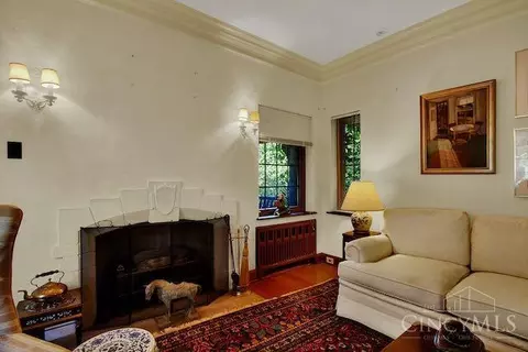 Living - 3833 Eileen Dr, Cincinnati, OH 45209 photo 4 of 8