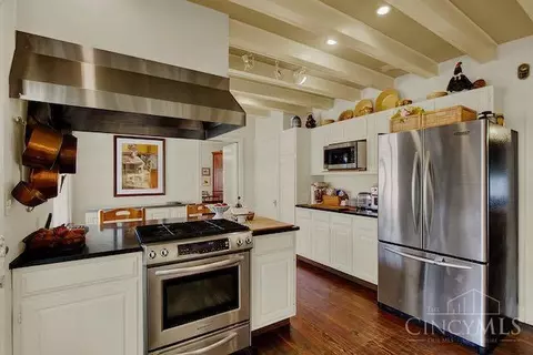 Kitchen - 3833 Eileen Dr, Cincinnati, OH 45209 photo 7 of 8