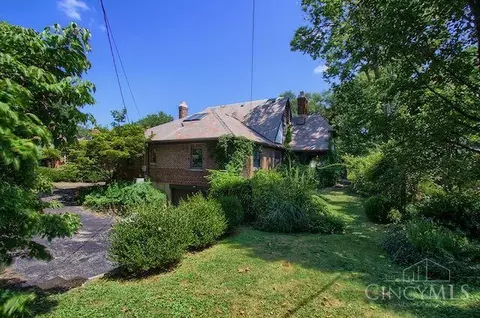 Exterior - 3833 Eileen Dr, Cincinnati, OH 45209 photo 13 of 21