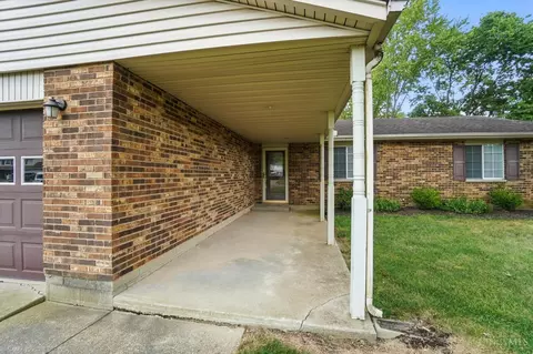 7311 Beth Ct, Carlisle, OH 45005 photo 3