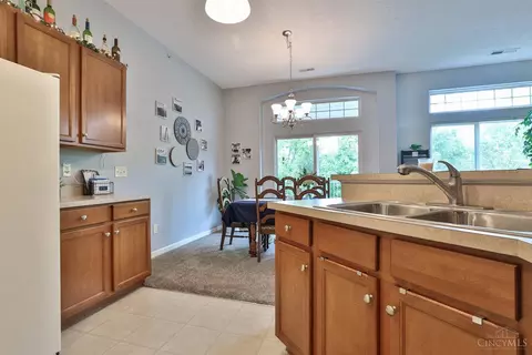 Kitchen - 7740 Bridge Point Dr, Cincinnati, OH 45248 photo 4 of 4