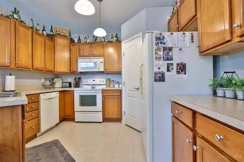 Kitchen - 7740 Bridge Point Dr, Cincinnati, OH 45248 photo 1 of 4