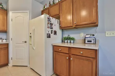Kitchen - 7740 Bridge Point Dr, Cincinnati, OH 45248 photo 2 of 4