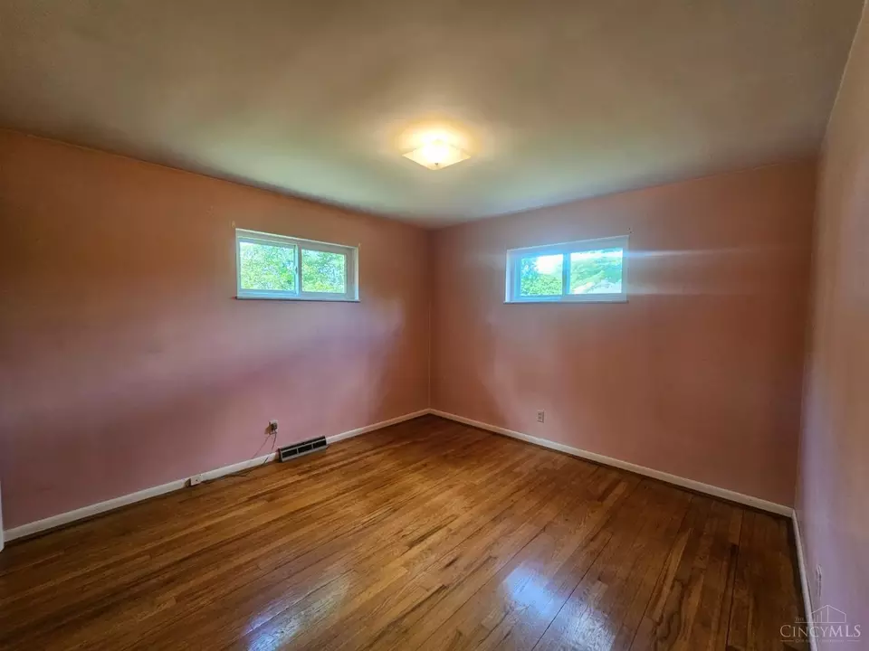 Bedroom - 7353 Morgan Rd, Cleves, OH 45002 photo 3 of 6