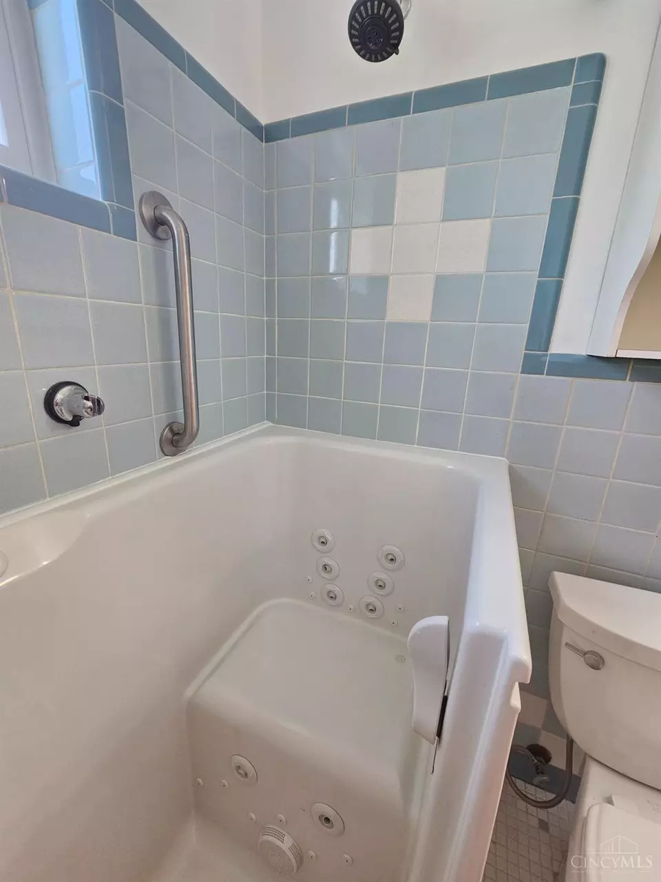 Bath - 7353 Morgan Rd, Cleves, OH 45002 photo 2 of 4