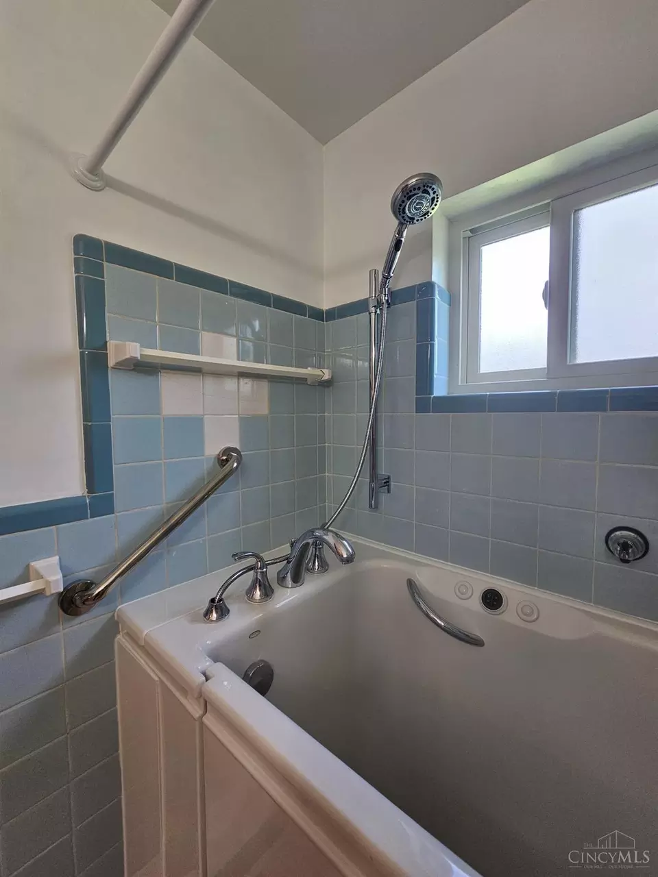 Bath - 7353 Morgan Rd, Cleves, OH 45002 photo 3 of 4