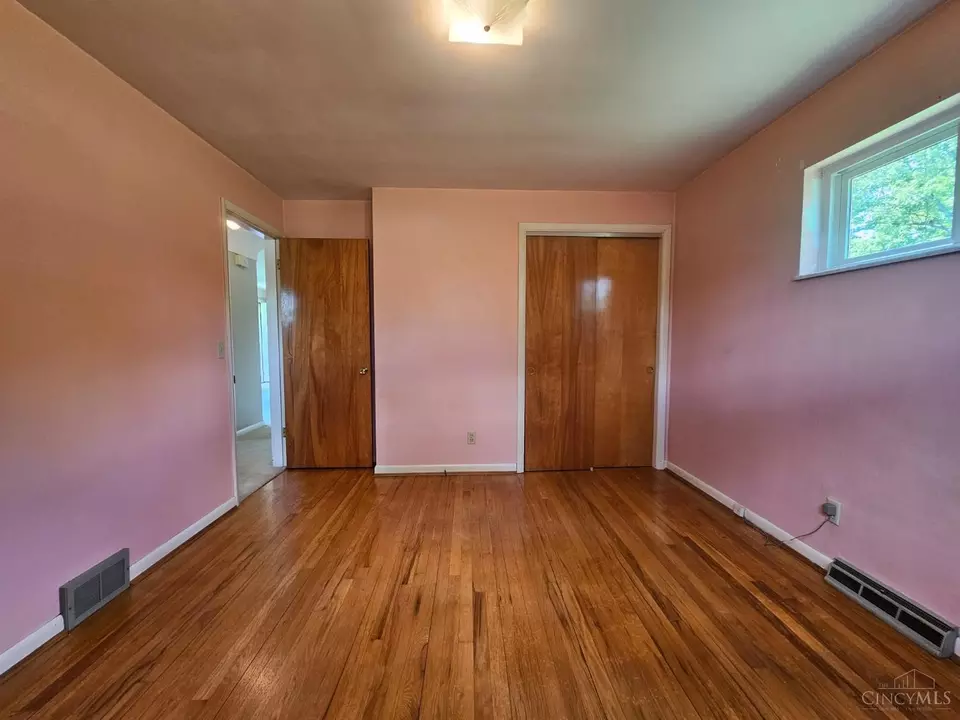 Bedroom - 7353 Morgan Rd, Cleves, OH 45002 photo 4 of 6