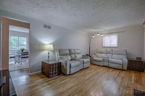 Living - 7068 Mulberry St, Cincinnati, OH 45239 photo 3 of 3