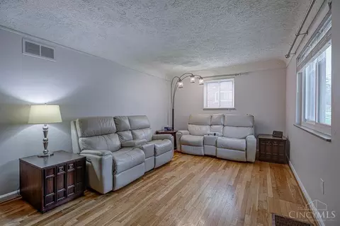 Living - 7068 Mulberry St, Cincinnati, OH 45239 photo 1 of 3