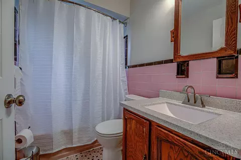 Bath - 7068 Mulberry St, Cincinnati, OH 45239 photo 1 of 2
