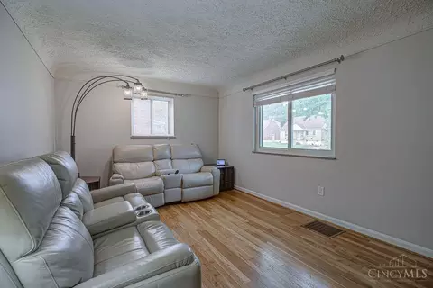 Living - 7068 Mulberry St, Cincinnati, OH 45239 photo 2 of 3