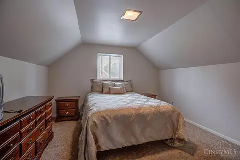 Bedroom - 7068 Mulberry St, Cincinnati, OH 45239 photo 5 of 6