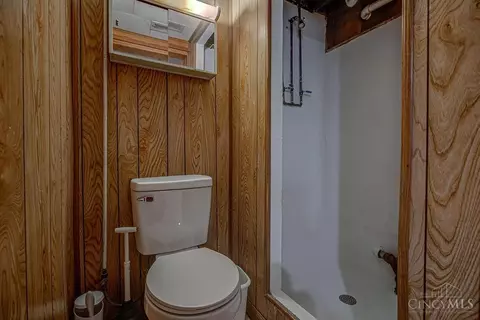 Bath - 7068 Mulberry St, Cincinnati, OH 45239 photo 2 of 2