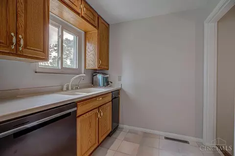 Kitchen - 7068 Mulberry St, Cincinnati, OH 45239 photo 5 of 5