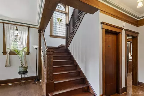 Entry Way - 2812 Harrison Ave, Cincinnati, OH 45211 photo 2 of 4