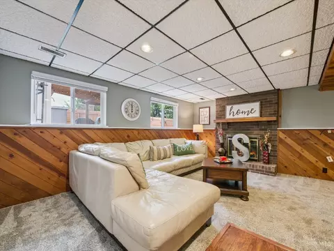 Living - 2520 Willowspring Ct, Cincinnati, OH 45231 photo 1 of 12