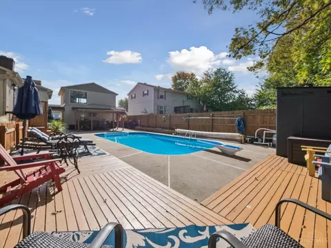 Exterior - 2520 Willowspring Ct, Cincinnati, OH 45231 photo 7 of 17