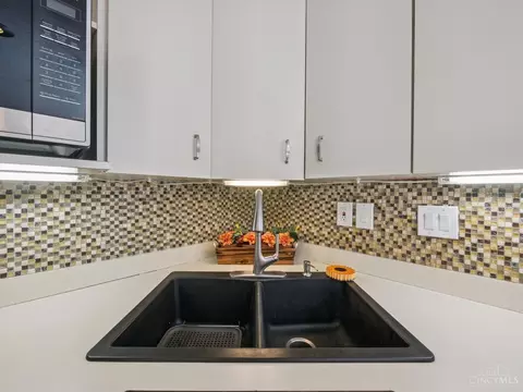 Kitchen - 2520 Willowspring Ct, Cincinnati, OH 45231 photo 3 of 4