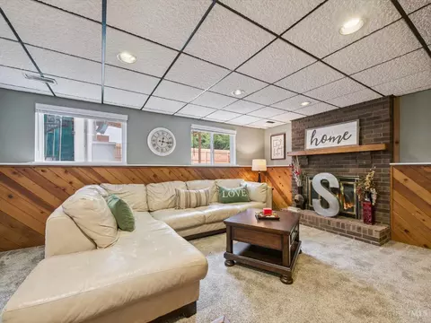 Living - 2520 Willowspring Ct, Cincinnati, OH 45231 photo 7 of 12